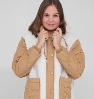 Debbie-jakke i to farger - sennepsbrun og olivengrønn - også i g